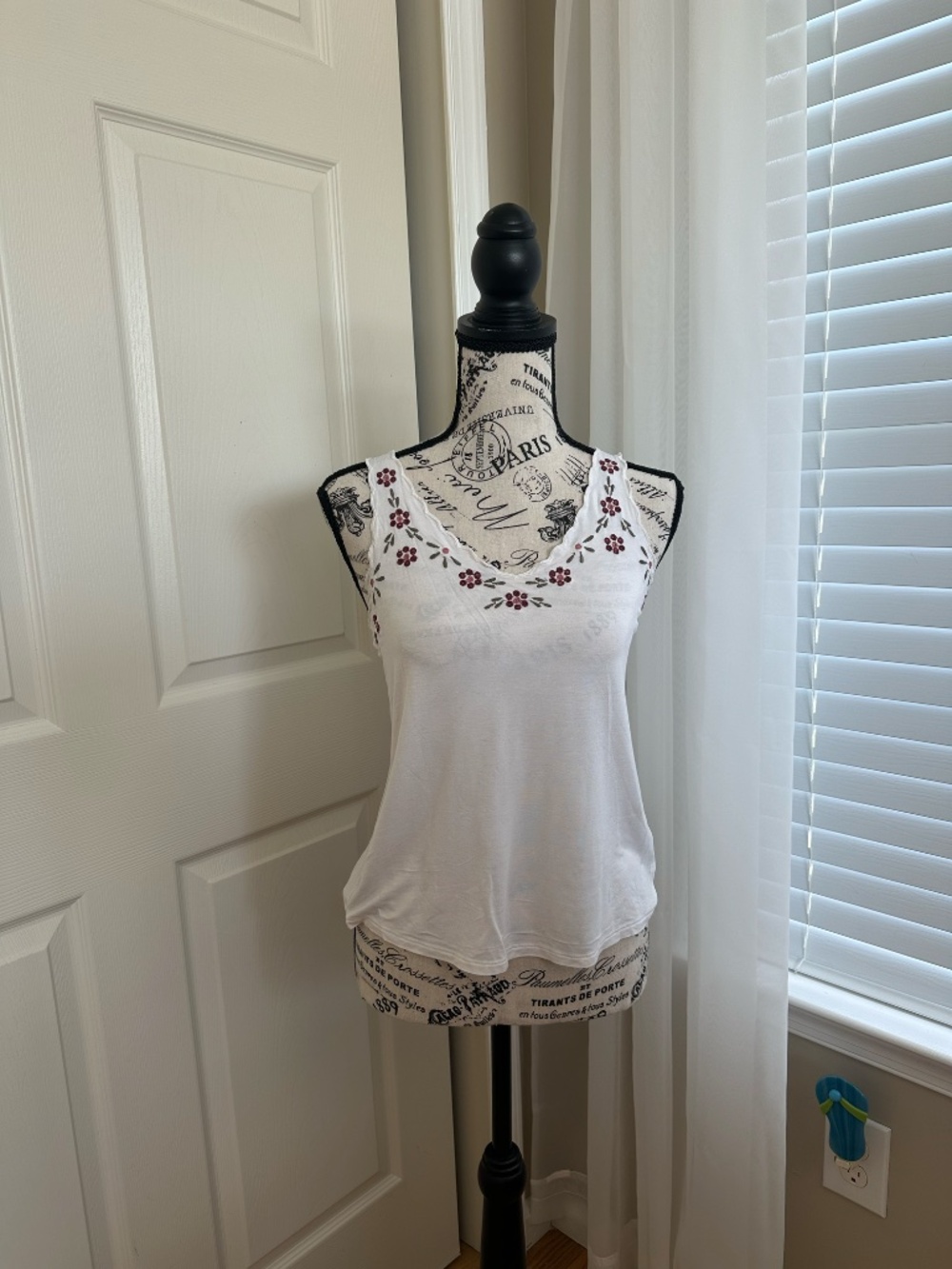 American Eagle Soft & Sexy White Tank Top with Floral Embroidery